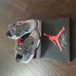 Air Jordan 4 Retro